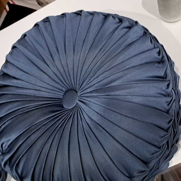 J. Queen New York Alexis Tufted Round Decorative Throw Pillow - Picture 7 of 7